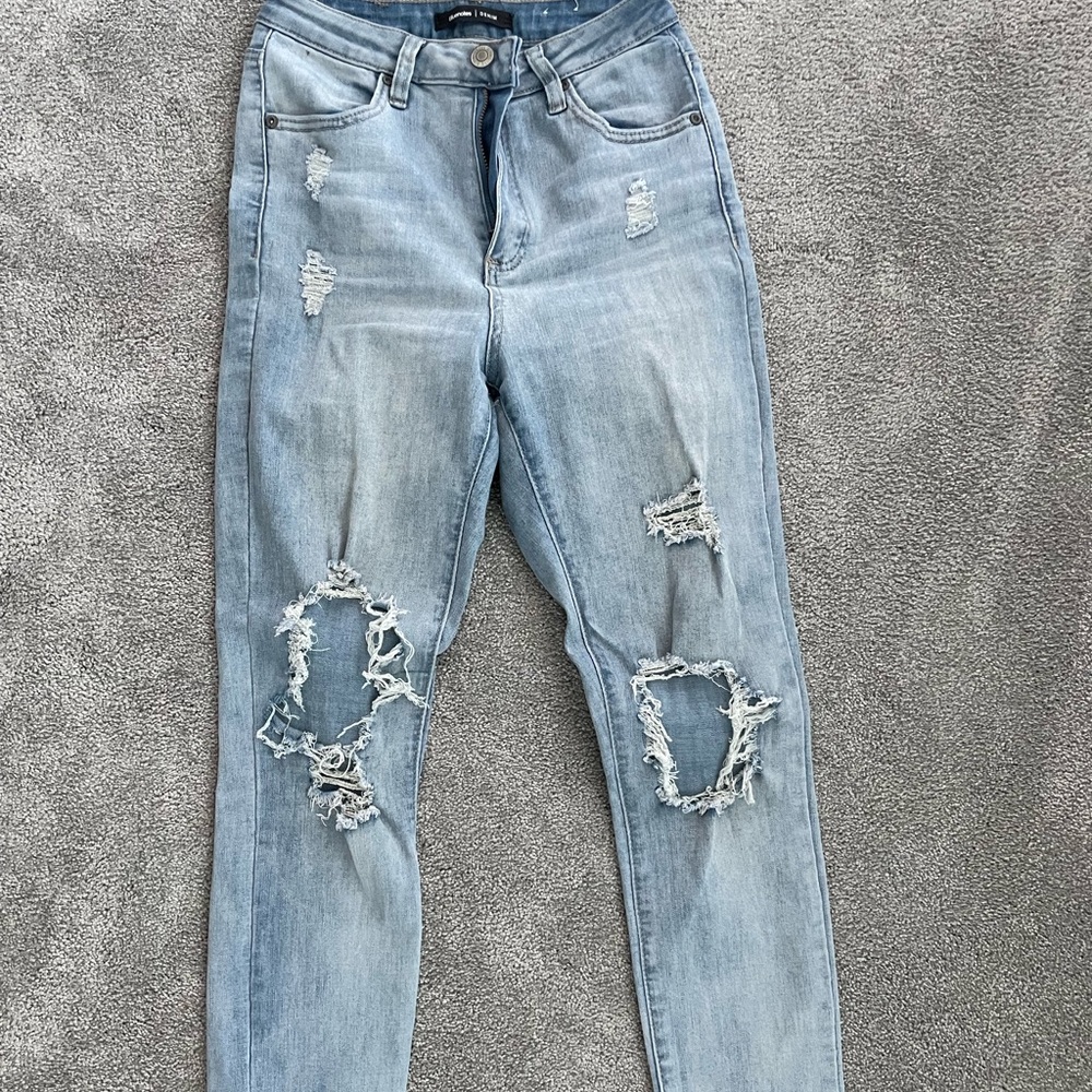 Ripped skinny jeans